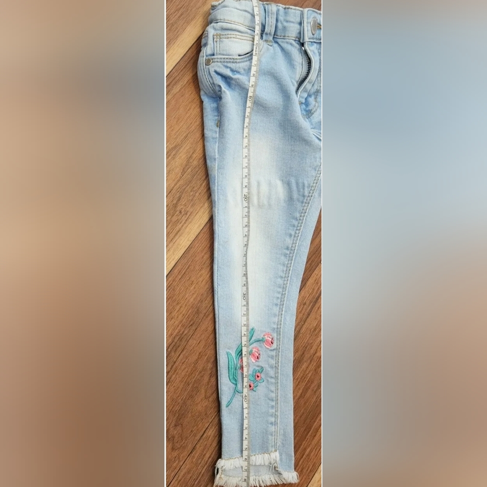 Girls Size 2 Jeans With Embroidery, Brand: Cotton On, skinny Jeans, frayed - Picture 8 of 10
